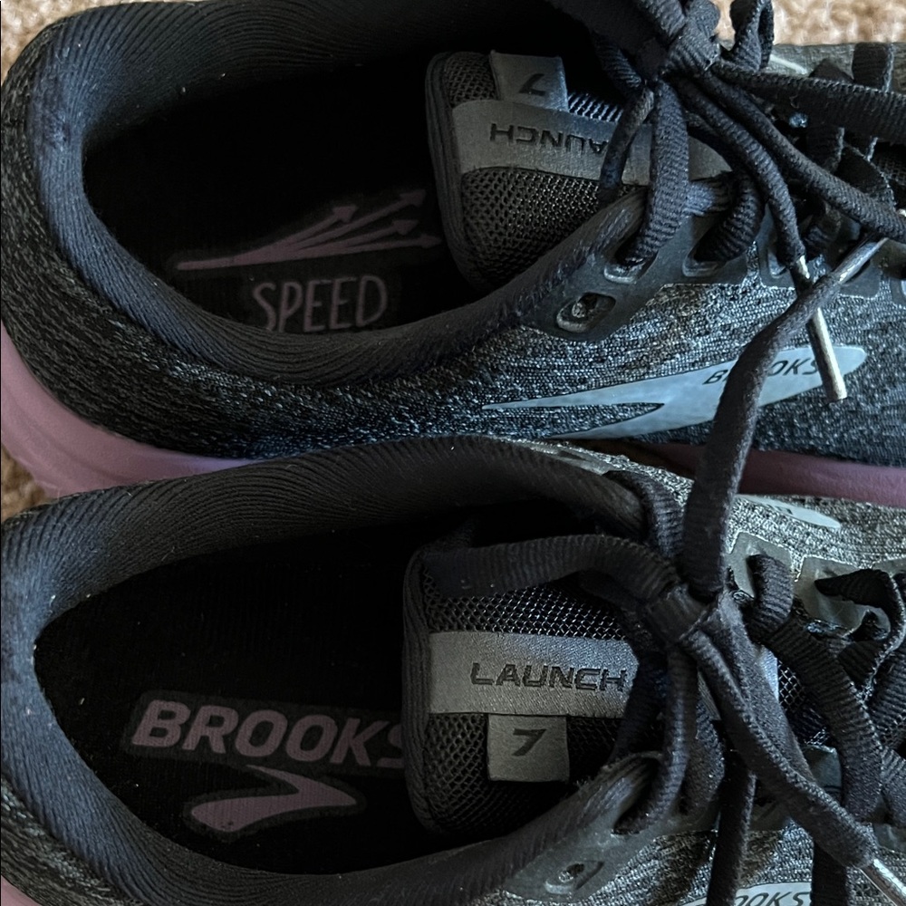 Brooks Women's Black and Lavender Athletic Shoes size 8 - Picture 3 of 7